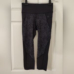 Athleta Stealth Trucool Women's Leggings Size X-Small Crop Black Gray Crocodile